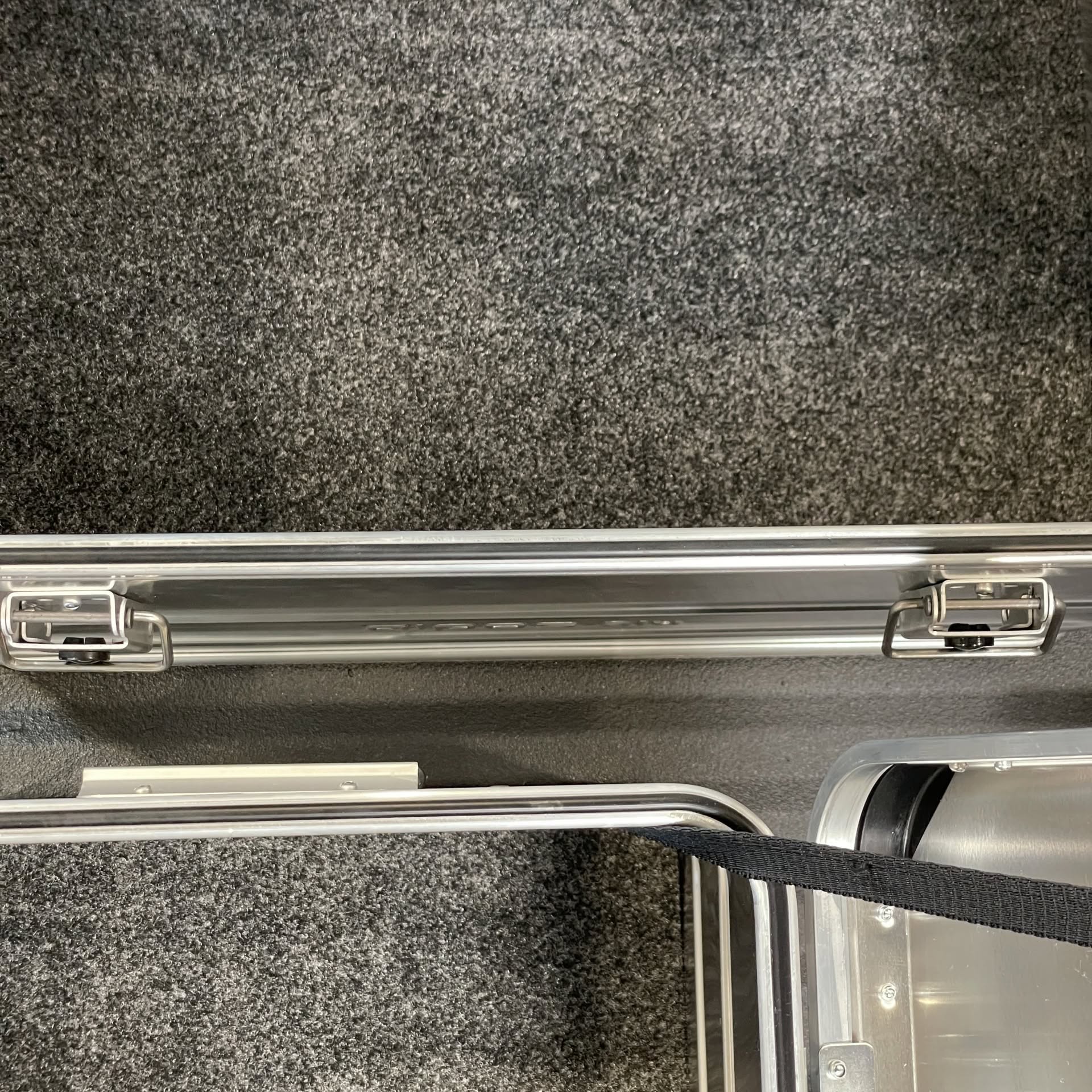 Aluminiumskasse fra ALPOS (D47)