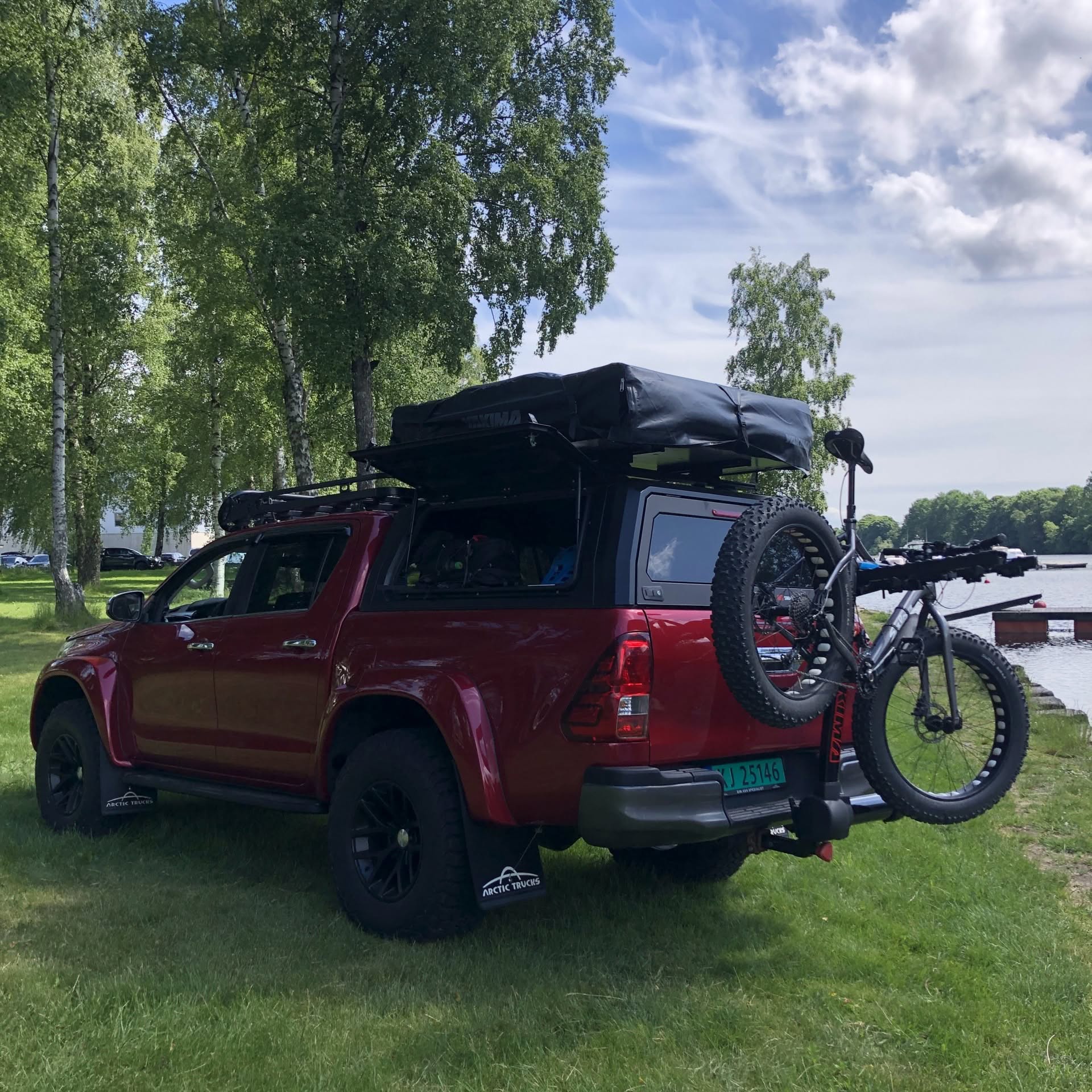 Yakima og RSI med sykkel